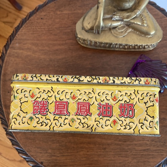 Beautiful Vintage Tin - Picture 5 of 12